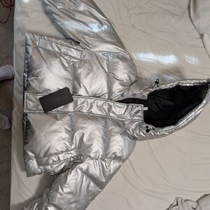 Fabletics Brand New Stylish Silver Cropped Hooded Puffer